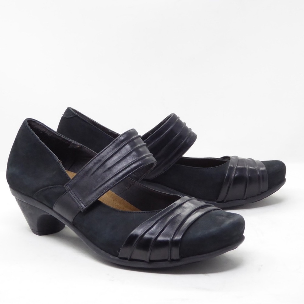 Naot Black Low Heeled Flats size 42 EU/ 11 US